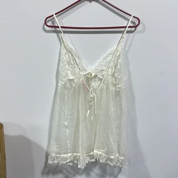 Lingerie - Picture 2 of 3